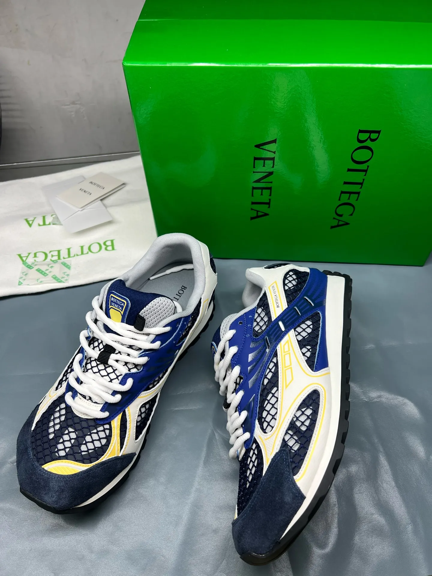👟👟Ex-factory price 600👟👟 Men's size +10 Real photos 🔥🔥BV Orbit sneakers Wang Yibo's same style couple's dad shoes Runner sneakers, made of lightweight technical mesh fabric. Matched with geometric pattern designed rubber outsole, Wang Zha series high version. Look for the package technology. It is actually a lot taller, but the legs are still slim. Very nice, playable and durable. Matched to the standard💯 Package shoe technology. Look for the high version. The outsole is made of color-blocked TPU outsole. Women's model 35 36 37 38 39 40 41 42 (40 41 42 43 44 45 customized) (Customer logo can be accepted without refund or exchange at a favorable price) Equipped with original packaging